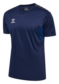 Marineblaues Sportshirt mit kurzen Ärmeln und V-Ausschnitt, hellblaue Seitenpaneele, schwarzes Chevron-Muster auf den Schultern und weißes hummel-Logo auf der Brust.