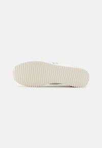 EA7 Emporio Armani LACES UNISEX - Sportcipő - off white/black