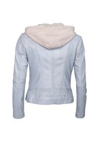 Lichtblauwe leren jas met een roomkleurige gebreide capuchon, aansluitend ontwerp, verticale naden en een lagere achterzakdetail. Zachte textuur, elegante afwerking.