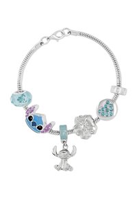 Braccialetto a fascia in argento con smalti colorati e accenti di cristallo. I charm includono un fiore turchese, una figura blu e un cuore con gemme.