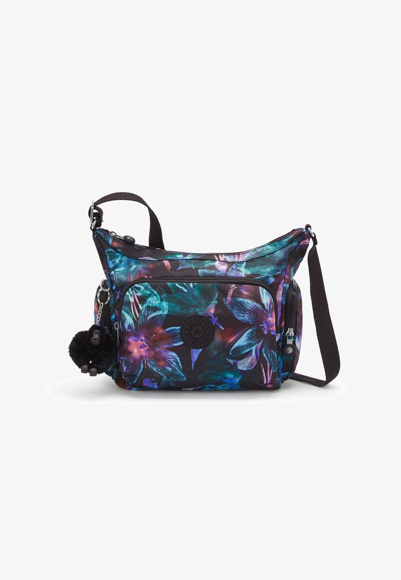 Sorte crossbody taske med blomsterprint, prydet med livlige blå og lilla blomster, med en lynlåslomme foran og en aftagelig pom-pom nøglering.