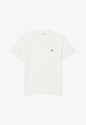 Witte T-shirt met korte mouwen en ronde hals, met een klein groen Lacoste krokodillenlogo op de linkerborst.