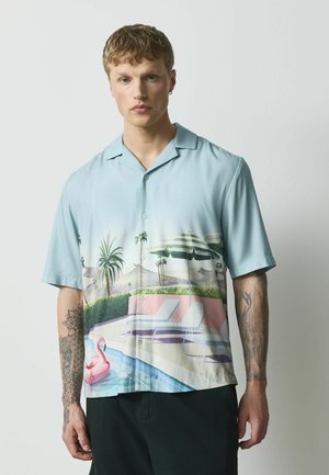 Next, REGULAR FIT - PRINT SHORT SLEEVE SHIRT . - Hemd - light blue pool scene