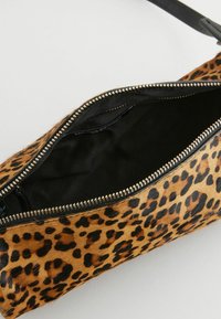 Next ANA BARREL - REGULAR FIT - Geantă crossbody - animal