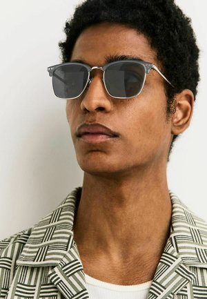 Next, PREPPY SUNGLASSES  . - Napszemüvegek - mineral grey