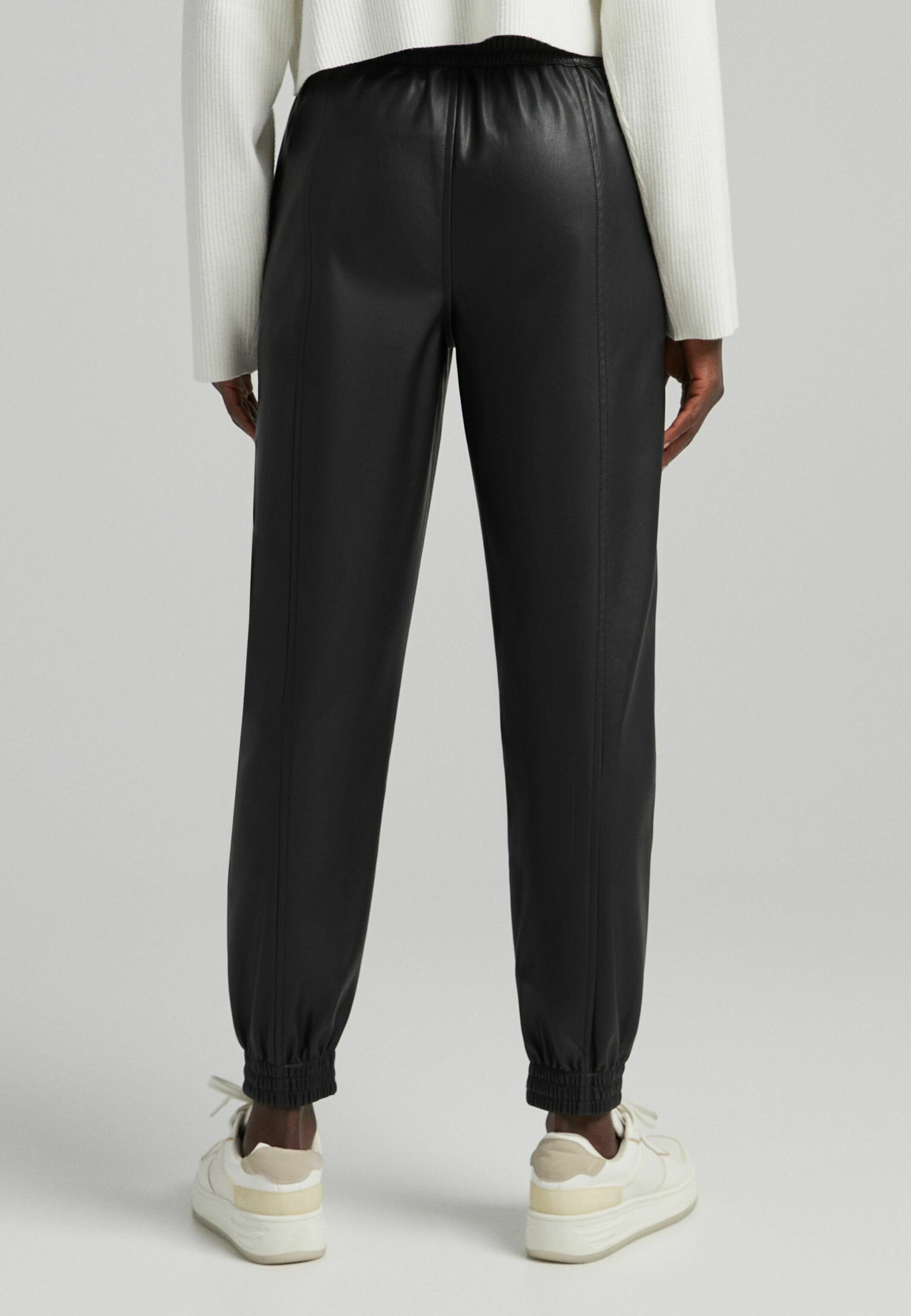 Bershka Faux Leather Jogger Pantalon de survêtement black, Femme, Taille: Small, Noir