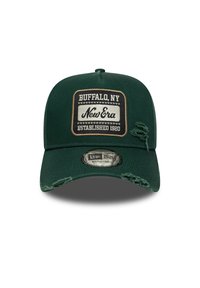 Casquette de baseball verte à visière plate. Présente un patch brodé avec le texte "Buffalo, NY" et "New Era". Accents usés sur la visière.