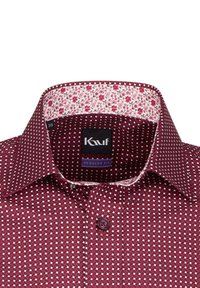 Camicia bordeaux con motivo a quadri, stampa floreale a contrasto all'interno del colletto, chiusura con bottoni e design a vestibilità regolare.