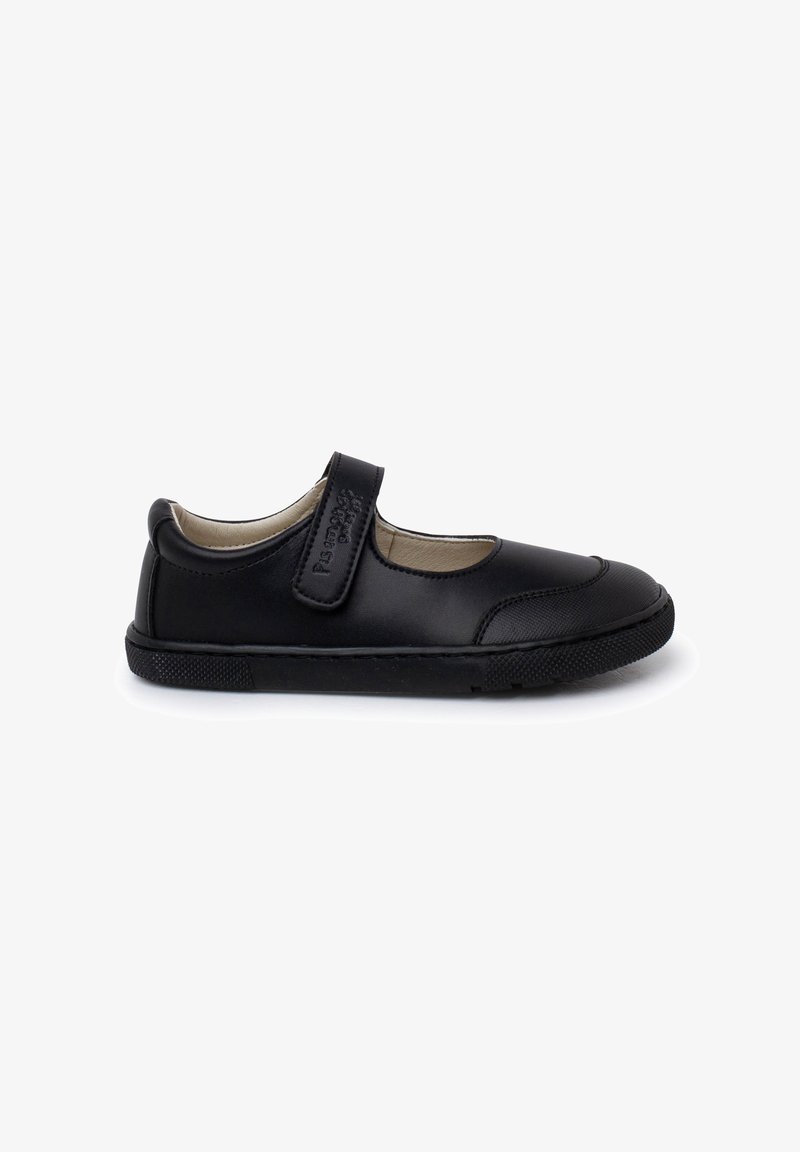 Zapato Mary Jane de cuero negro con puntera redonda, correa ajustable de Velcro, cuello acolchado y suela de goma con un patrón de agarre texturizado.