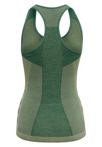 Grøn mesh tanktop med racerback-design, der har forskellige teksturer og mønstre. Glat stof med ribbede detaljer ved halsudskæringen og nederste kant.