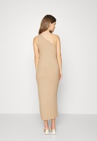 Vero Moda Petite VMUDAVA ONE SHOULDER DRESS - Vestido de malha - irish cream