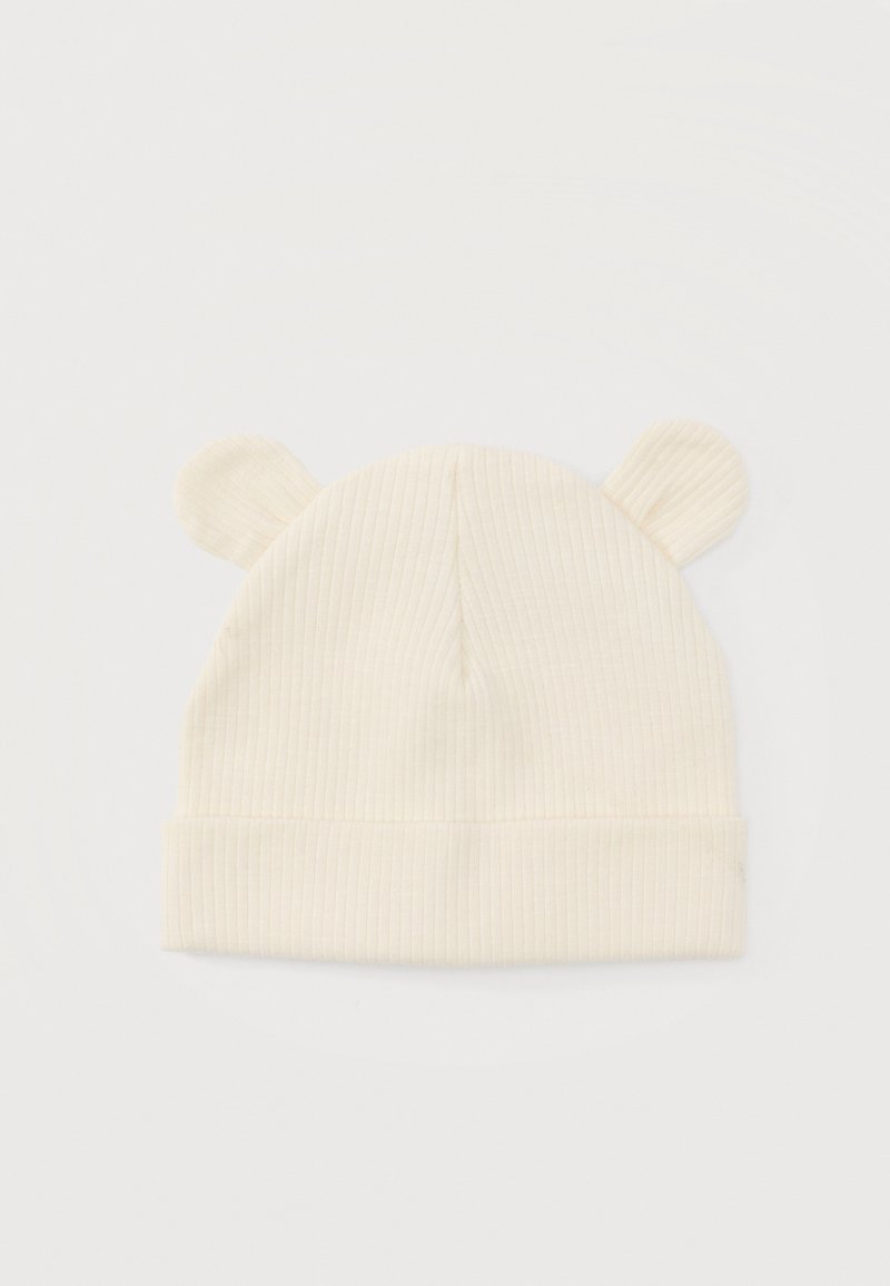 Μπεμπέ σκουφάκι από πλεκτό ύφασμα σε κρεμ απόχρωση με δύο μικρά στρογγυλεμένα αυτιά στην κορυφή, σχεδιασμένο για ζεστασιά και χαριτωμένο στυλ.