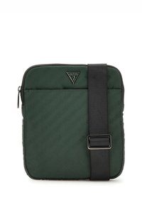 Borsa a tracolla in nylon verde, di forma rettangolare, con tracolla nera e emblema logo argentato. Presenta una texture liscia e un motivo sottile.