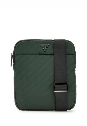 Borsa a tracolla in nylon verde, di forma rettangolare, con tracolla nera e emblema logo argentato. Presenta una texture liscia e un motivo sottile.