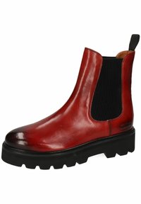 Stivale Chelsea in pelle rossa con pannello elastico nero ai lati, punta arrotondata e suola in gomma nera spessa con texture scanalata.