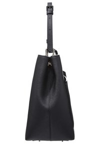 Czarna skórzana torebka o teksturowanym wykończeniu, trójkątnym kształcie i jednej regulowanej rączce. Posiada metalowe akcesoria oraz zamek błyskawiczny na górze.