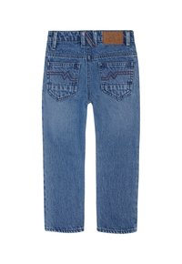 Jeans en denim, bleu clair, avec un design à jambes droites. Présente deux poches arrière avec des coutures rouges et une étiquette en cuir marron à la taille.