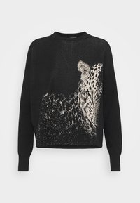 Czarny sweter z grafiką lamparta w jasnobeżowym kolorze, z okrągłym dekoltem, długimi rękawami oraz ściągaczami na rękawach i dole. Gładka faktura.