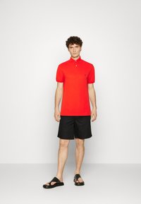 Tommy Hilfiger REGULAR - Polo - acid orange