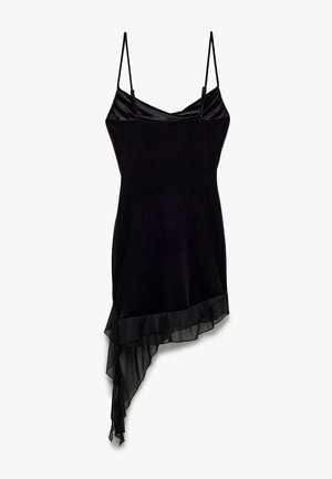 Abito nero con sottili spalline a spaghetto, caratterizzato da un colletto drappeggiato, silhouette aderente e orlo asimmetrico con rifinitura in pizzo trasparente.