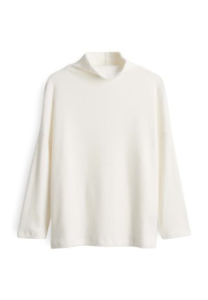 Maglietta bianca a maniche lunghe con colletto alto e ripiegato. Tessuto morbido e sulla texture; vestibilità rilassata con spalle scese. Design semplice e minimalista.