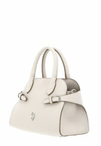 Crèmekleurige leren handtas met twee bovenhandvatten, gespsieraden en een gestructureerde vorm. Heeft een klein logo aan de voorkant.