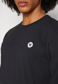 DOUBLE A BY W.W. UNISEX czarny