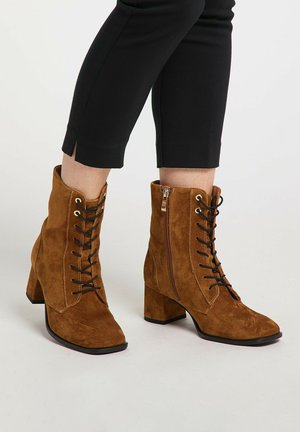Botine cu șireturi - cognac