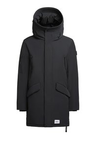 Jachetă de iarnă izolată neagră, cu guler înalt, multiple buzunare și închideri cu fermoar. Material neted și design minimalistic.