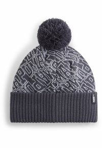 Pletená čiapka v tmavošedej farbe s bielym vzorovaným dizajnom. Má rebrovaný okraj a nadýchaný pom-pom na vrchu. Obsahuje logovú nálepku na boku.