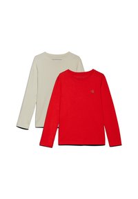 Due magliette a manica lunga: una rossa con un piccolo logo grigio, l'altra crema. Entrambe hanno scollature rotonde e una texture morbida in cotone.
