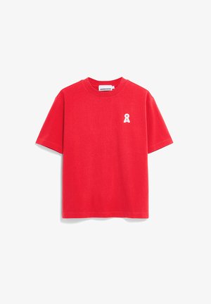 Rood T-shirt met korte mouwen en ronde hals, met een klein wit logo in de vorm van een sleutelgat op de linkerborst, weergegeven op een witte achtergrond.