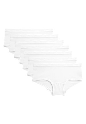 Huit paires de slips blancs unis en coton pour femmes empilés en disposition décalée sur fond blanc.