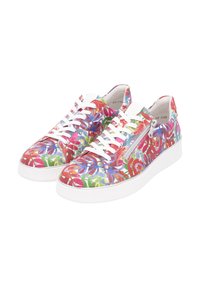 Bunte Sneakers aus Stoff mit einem Blumenmuster in Rot, Grün und Blau, weißen Schnürsenkeln und einem Reißverschlussdetail an der Seite.