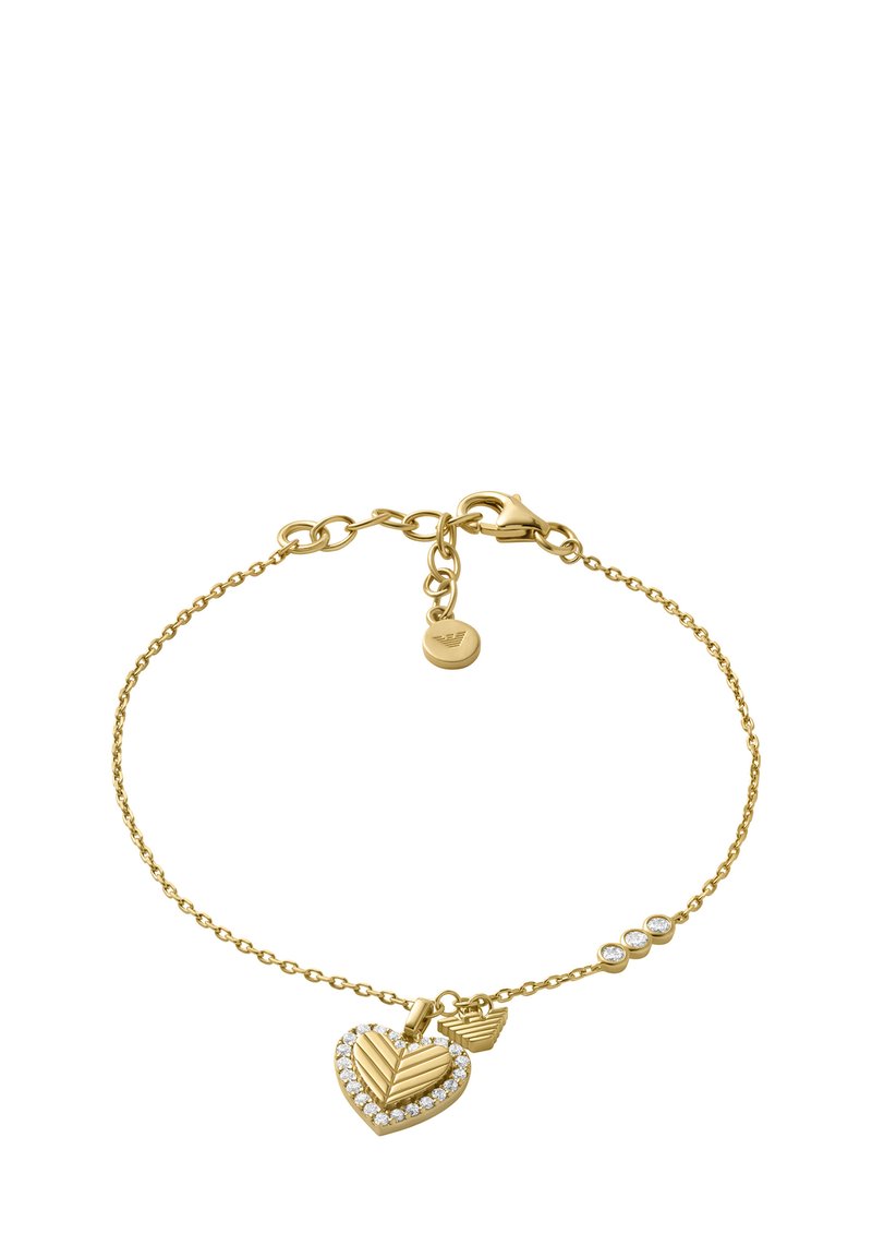 Guldkedjearmband med ett hjärtformat hänge prytt med klara ädelstenar och en mindre hjärtaccent. Rund låsning ingår.