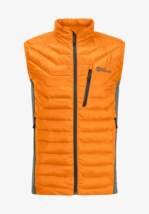 Chaleco acolchado sin mangas naranja con cuello alto, cremallera negra central, bolsillo en el pecho en ángulo y logo de Jack Wolfskin en la parte superior izquierda.