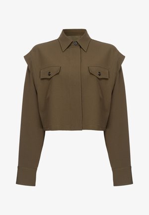 Giacca marrone aggiornata con colletto, due tasche sul petto e dettagli con bottoni. Realizzata in un tessuto testurizzato con cuciture visibili.