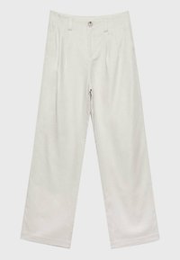 Lichtgrijze wijde broek gemaakt van zachte stof, met voorplooien, een knoopsluiting en riemlussen. Eenvoudig en klassiek ontwerp.