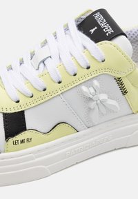 Patrizia Pepe Tenisky - lime/black