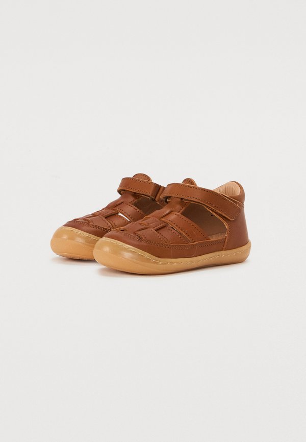 SPEED ME UP UNISEX – Lauflernschuh – cognac