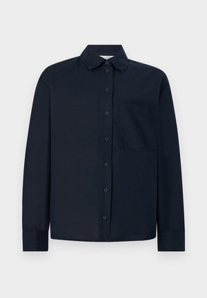 Maglietta a maniche lunghe navy in tessuto liscio, con chiusura a bottoni, colletto classico e taschino sul lato sinistro.