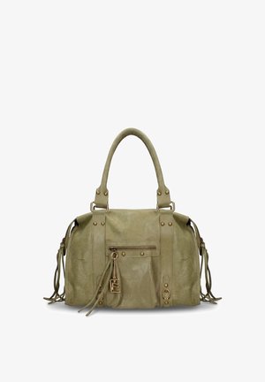 Olijfgroene suède handtas met dubbele banden, voorvak met rits, gouden studs en decoratieve tassels op een witte achtergrond.