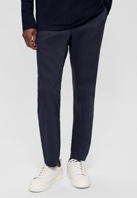 s.Oliver REGULAR MIT DOBBYSTRUKTUR - Chino - tiefblau