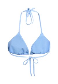Lyseblå bikini-top med trekantede skåle, justerbare bånd og samlet stof i bunden. Glat tekstur, minimalistisk design.