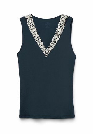 Camiseta de tirantes en navy con un escote en V pronunciado adornado con un delicado encaje floral color crema alrededor del cuello. Tela suave con un diseño entallado.