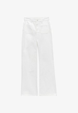 Hvide vide bukser lavet af denim, med knaplukning, fem lommer og en ren finish uden synlige dekorationer.