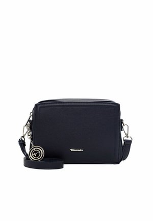 Kompakte schwarze Leder-Umhängetasche mit silberfarbenen Beschlägen, rechteckiger Form und abnehmbarem, verstellbarem Riemen.