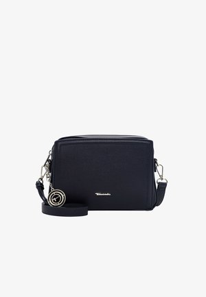 Kompakt sort lædertaske til at bære over skulderen med sølvfarvet hardware, rektangulær form og justerbar, aftagelig rem.