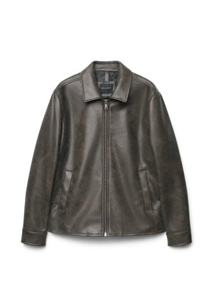 Veste marron foncé en cuir synthétique avec fermeture éclair complète à l'avant, deux poches latérales et un col classique, étalée à plat sur un fond blanc.