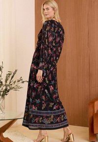 Love & Roses REGULAR FIT - TWIST FRONT MIDI - Maxikjoler - black bird print